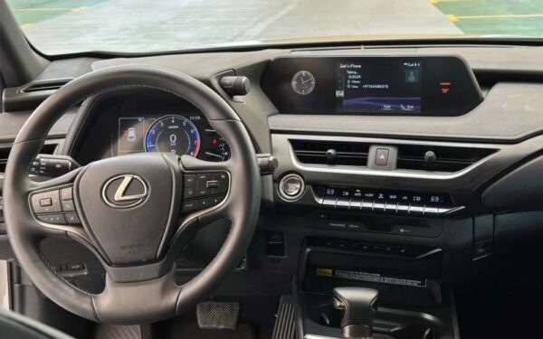 Lexus UX 200 2022