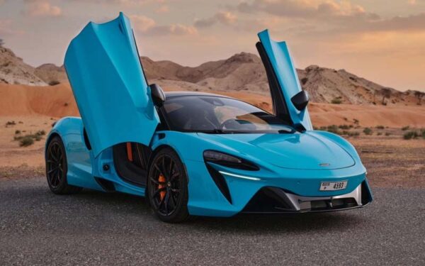 McLaren Artura 2023